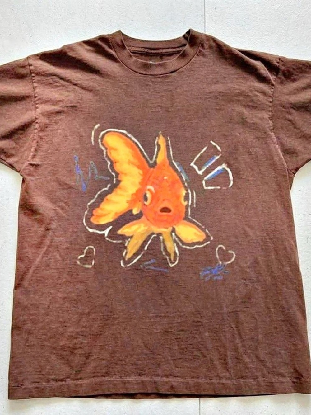 Gold Fish Graphic Short Sleeve Tee in dark chocolate
